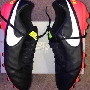 NEW Men’s Nike Tiempo Soccer Cleats Sz 10.5
